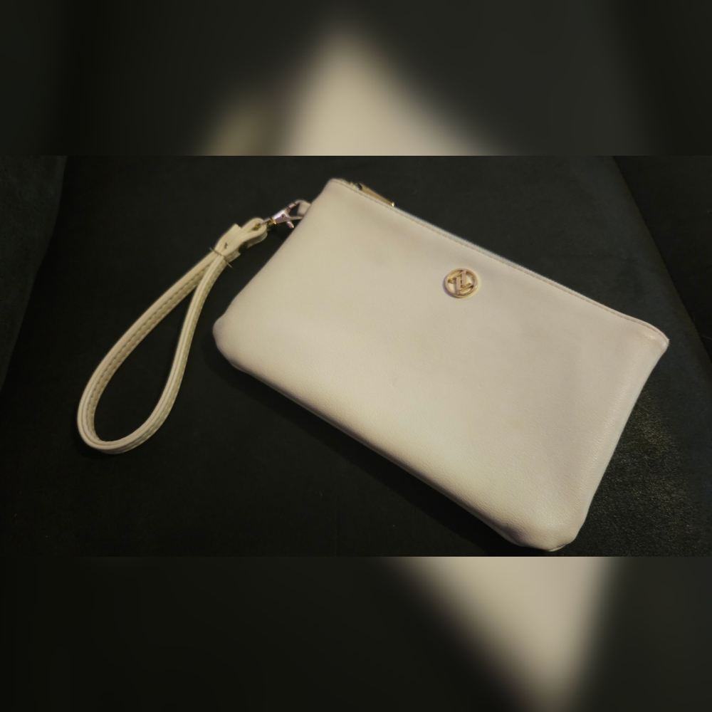 ADRIENNE VITTADINI Cream colored Wristlet